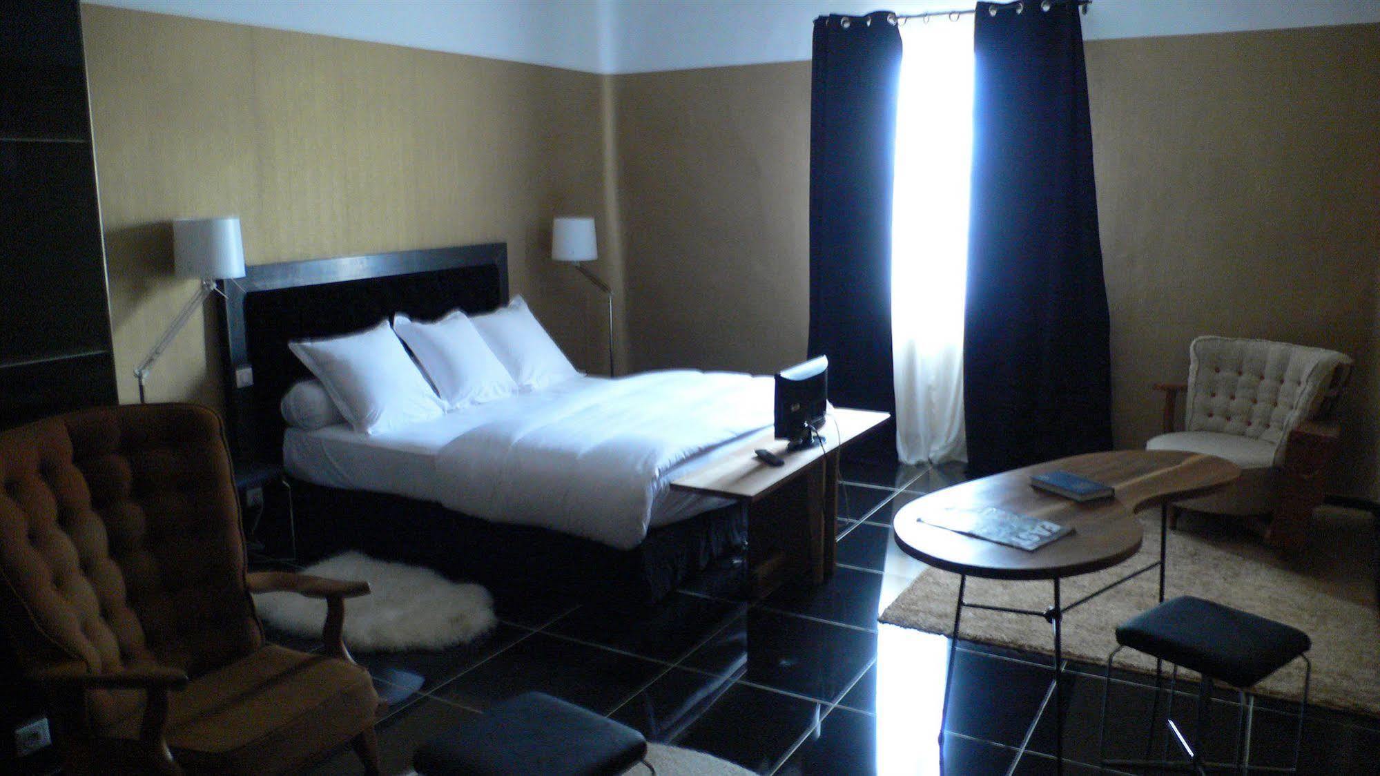 Hotel Saint Trophime ארל מראה חיצוני תמונה